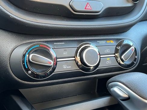 Certified 2025 Kia Soul LX w/ LX Technology Package image 24