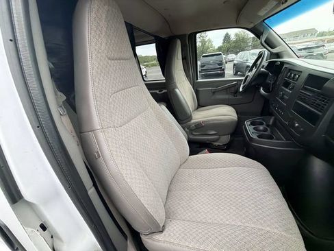 Used 2017 Chevrolet Express 3500 LT w/ LT Preferred Equipment Group RWD image 23