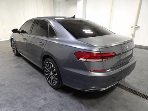 Used 2022 Volkswagen Passat 2.0T FWD image 6