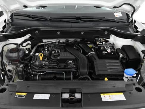 Used 2023 Volkswagen Taos SE w/ Panoramic Sunroof Package FWD image 28
