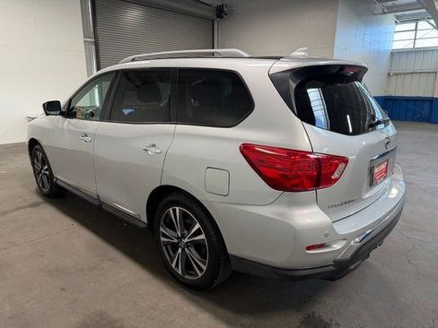Used 2020 Nissan Pathfinder Platinum image 5