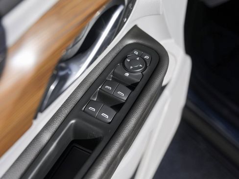 Used 2021 GMC Terrain SLE image 25