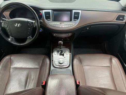 Used 2012 Hyundai Genesis 4.6 image 2