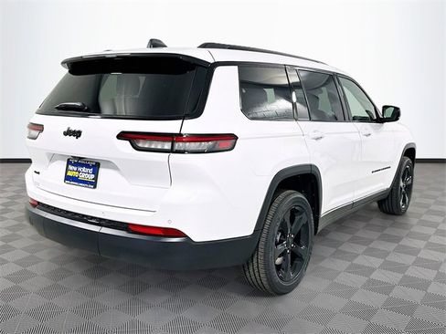 New 2025 Jeep Grand Cherokee L Altitude image 4