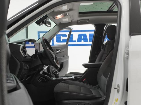 Used 2025 Chevrolet TrailBlazer LT w/ Convenience Package FWD image 17