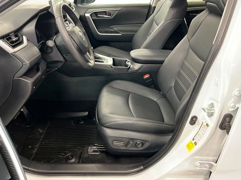 Used 2025 Toyota RAV4 XLE Premium image 18