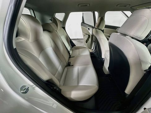 Used 2025 Kia Soul LX w/ LX Technology Package FWD image 11