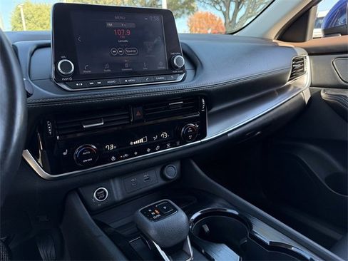 Used 2022 Nissan Rogue SV w/ SV Premium Package image 15