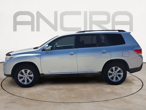 Used 2012 Toyota Highlander 4WD w/ Tech Pkg image 4