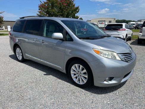 Used 2011 Toyota Sienna Limited w/ Premium Pkg AWD/4WD image 4