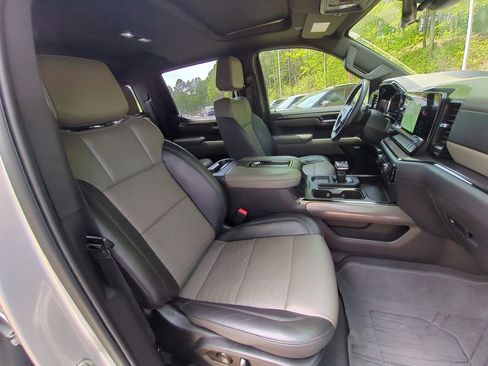 Used 2022 Chevrolet Silverado 1500 ZR2 w/ Technology Package image 36