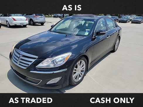 Used 2013 Hyundai Genesis 3.8 w/ Technology Pkg RWD image 2