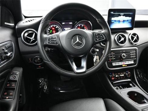 Used 2018 Mercedes-Benz GLA 250 GLA 250 4dr SUV w/ Premium Package image 18