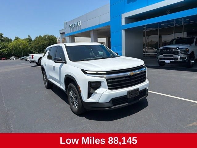 Used 2024 Chevrolet Traverse LS w/ LPO, Floor Liner Package FWD image 2