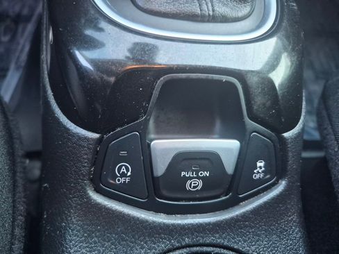 Used 2018 Jeep Compass Altitude image 14