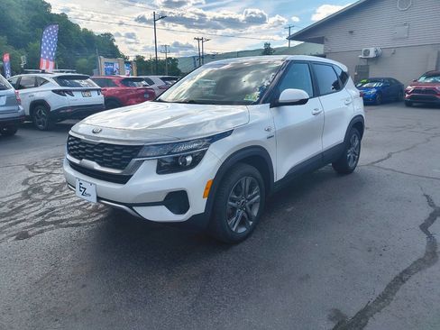 Used 2021 Kia Seltos LX AWD/4WD image 4