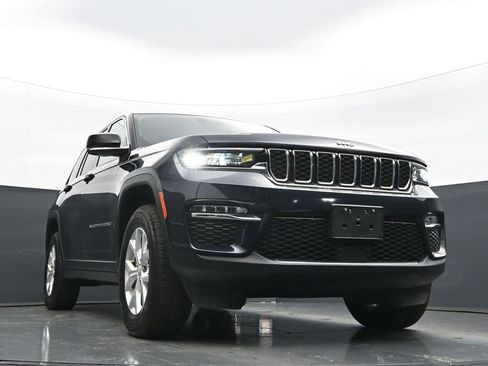 Used 2023 Jeep Grand Cherokee Limited AWD/4WD image 24