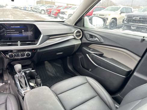 Used 2024 Chevrolet Trax ACTIV w/ Sunroof Package image 15