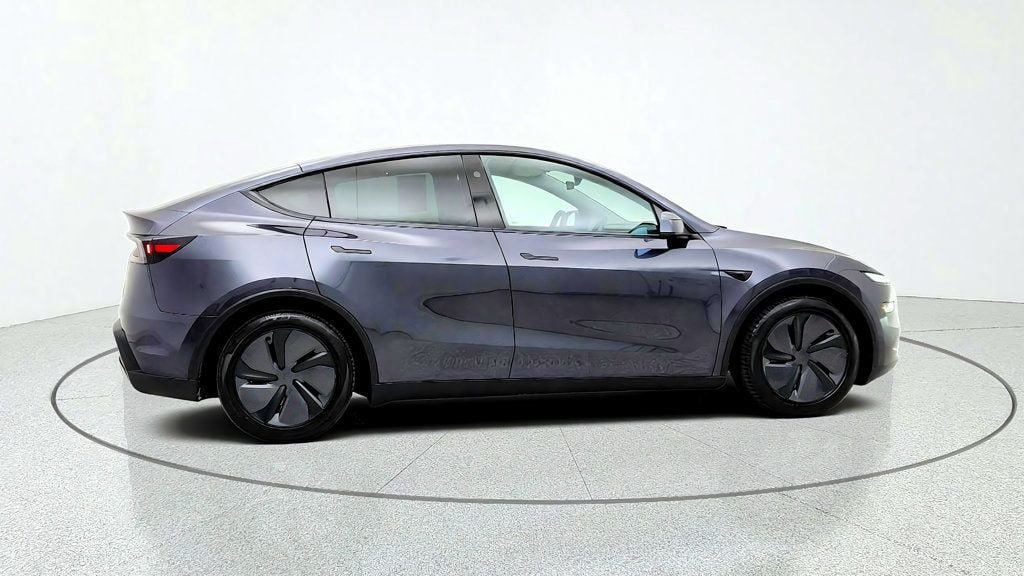 Used 2026 Tesla Model Y AWD image 4
