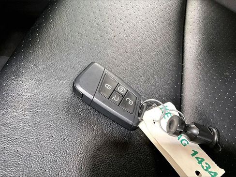 Used 2018 Volkswagen Atlas SE image 11