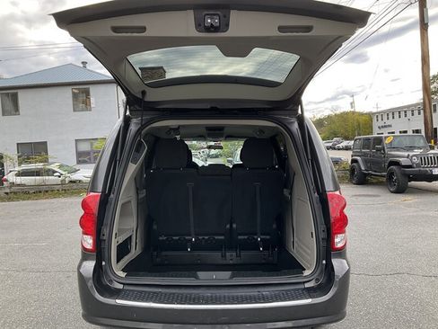 Used 2015 Dodge Grand Caravan SXT image 9