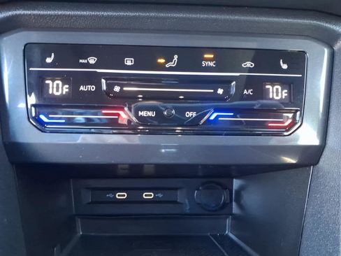 Used 2023 Volkswagen Tiguan SE R-Line image 18