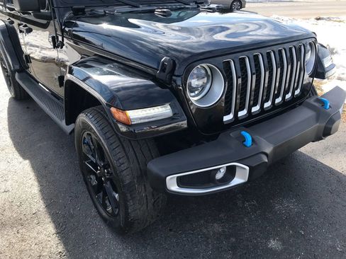 Used 2023 Jeep Wrangler Unlimited Sahara w/ Cold Weather Group image 59