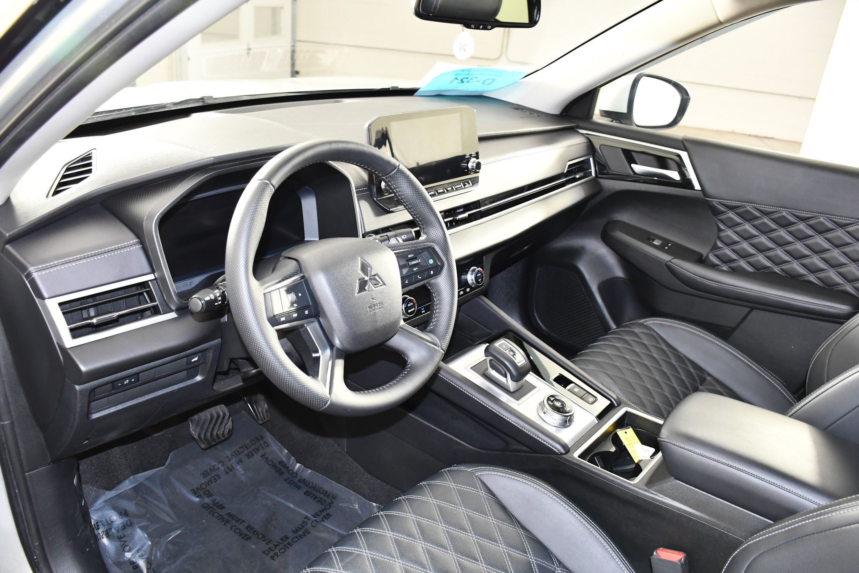 Used 2024 Mitsubishi Outlander SEL AWD/4WD image 2
