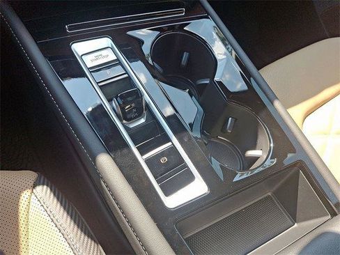 New 2025 Volkswagen Atlas Cross Sport SE image 13