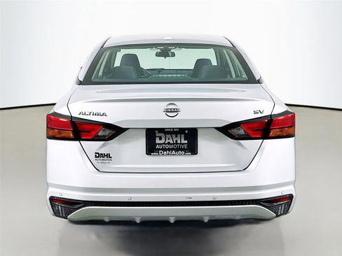Used 2024 Nissan Altima 2.5 SV image 12