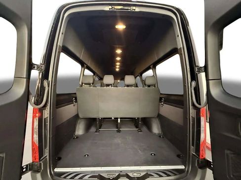 Used 2019 Mercedes-Benz Sprinter 2500 image 33
