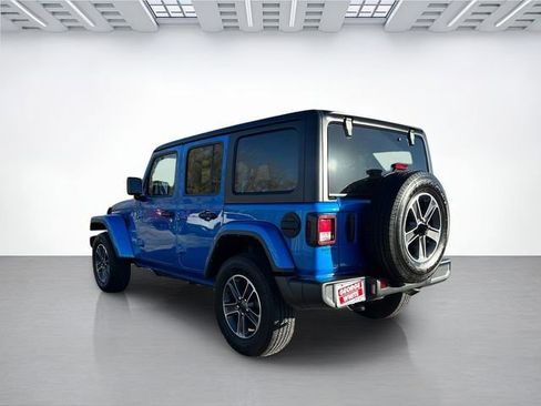 Used 2023 Jeep Wrangler Sahara image 6