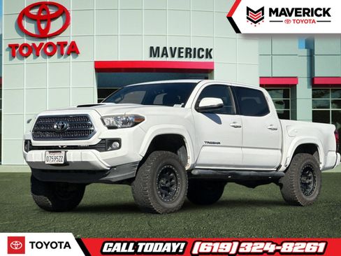 Used 2016 Toyota Tacoma TRD Sport image 1