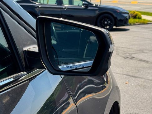 Used 2018 Chevrolet Equinox LT w/ Sun & Infotainment Package AWD/4WD image 12