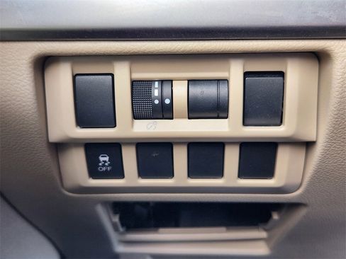 Used 2017 Subaru Outback 2.5i Premium image 23