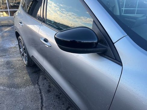 Used 2021 Ford Escape SE w/ SE Sport Appearance Package image 3