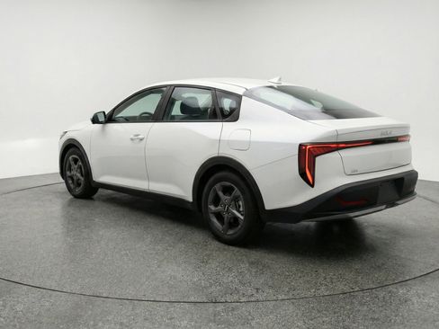 Used 2025 Kia K4 FWD image 6