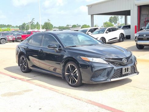 Used 2019 Toyota Camry XSE FWD image 4
