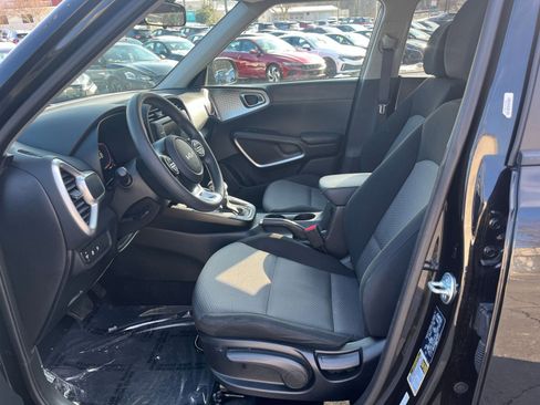 Used 2025 Kia Soul LX w/ LX Technology Package image 22