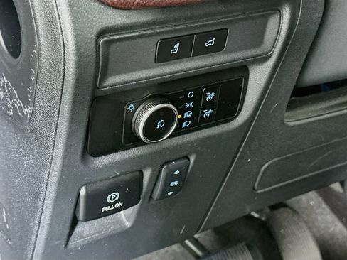 Used 2024 Ford Expedition Limited RWD image 16
