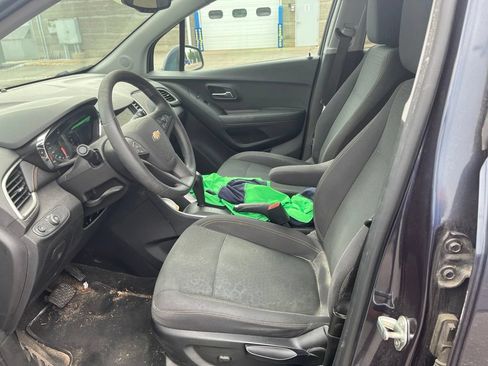 Used 2019 Chevrolet Trax LS w/ Tint and Cruise Package AWD/4WD image 13