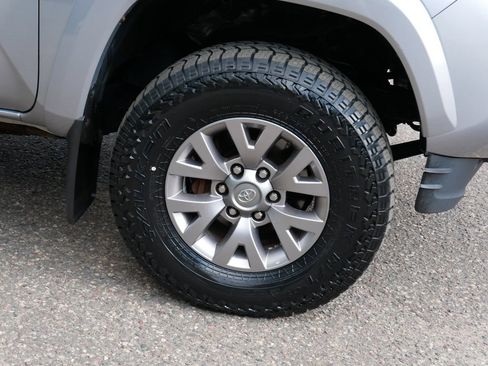 Used 2016 Toyota Tacoma SR5 w/ SR5 Appearance Package (SN) AWD/4WD image 7