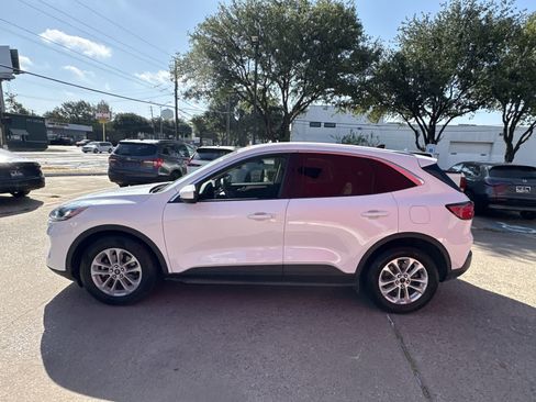 Used 2020 Ford Escape SE FWD image 3