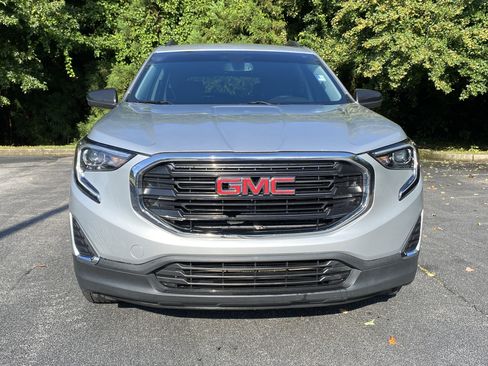 Used 2018 GMC Terrain SLE w/ Driver Convenience Package FWD image 3