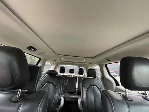Used 2018 Chrysler Pacifica Limited FWD image 31