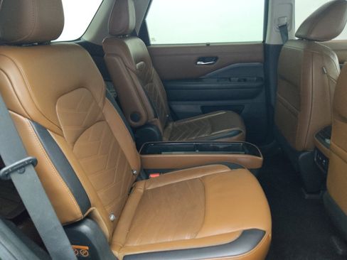 Used 2022 Nissan Pathfinder Platinum w/ Cargo Package FWD image 19