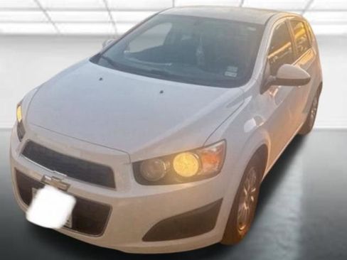 Used 2015 Chevrolet Sonic LT image 4