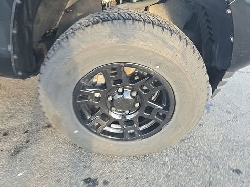 Used 2022 Toyota Tacoma SR image 11