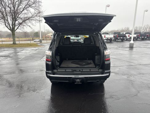 Used 2015 Toyota 4Runner Limited image 10