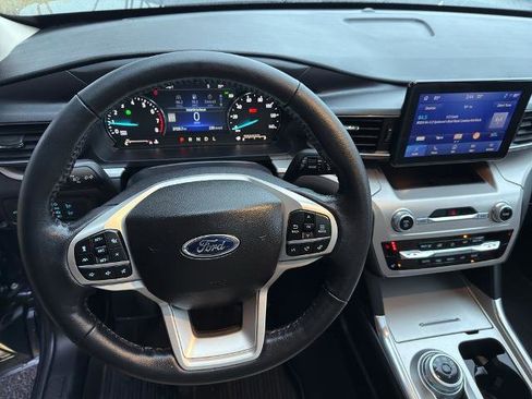 Certified 2022 Ford Explorer XLT w/ Equipment Group 202A image 19